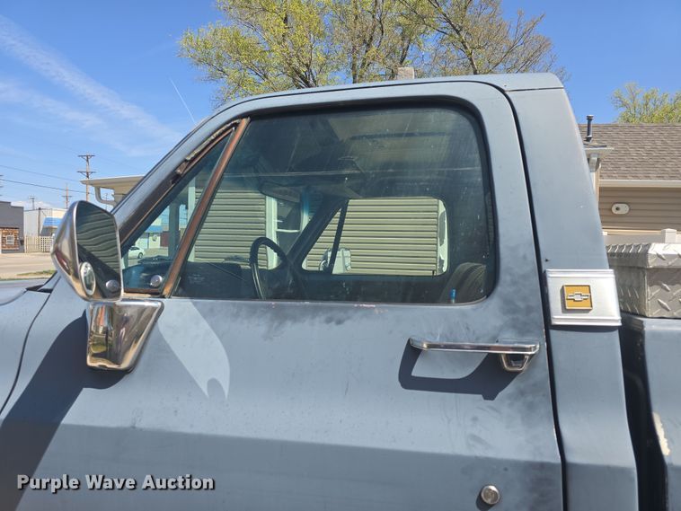 image for item DO7896 1976 Chevrolet  K10 pickup truck