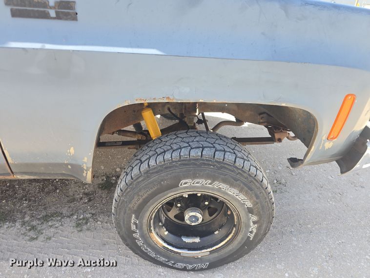 image for item DO7896 1976 Chevrolet  K10 pickup truck