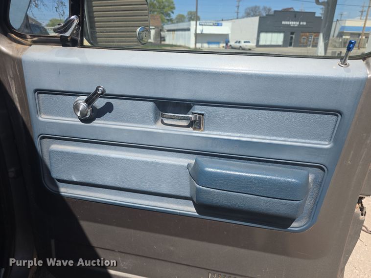 image for item DO7896 1976 Chevrolet  K10 pickup truck