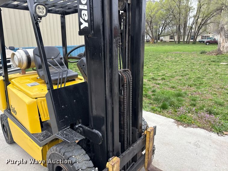 image for item DS4255 Yale forklift