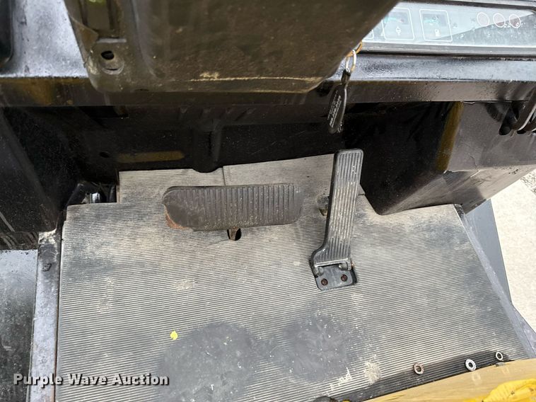 image for item DS4255 Yale forklift