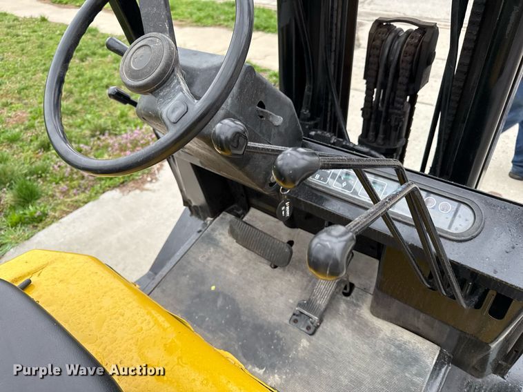 image for item DS4255 Yale forklift