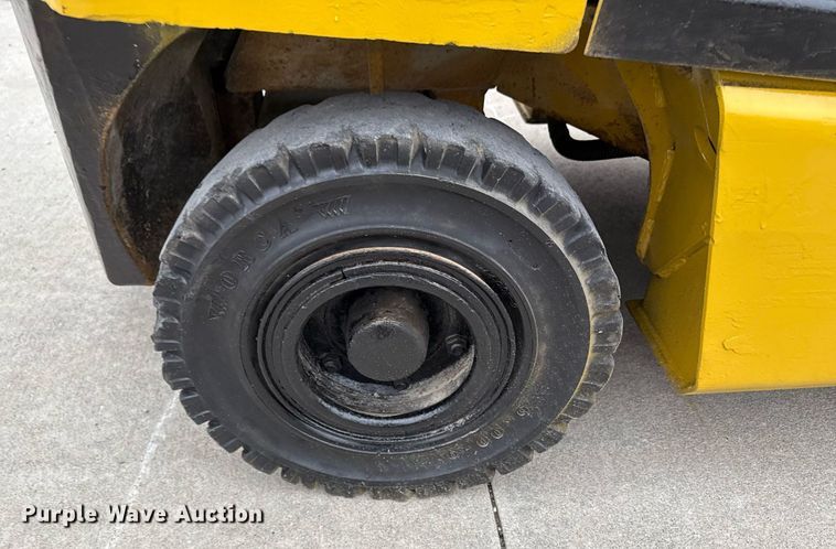 image for item DS4255 Yale forklift