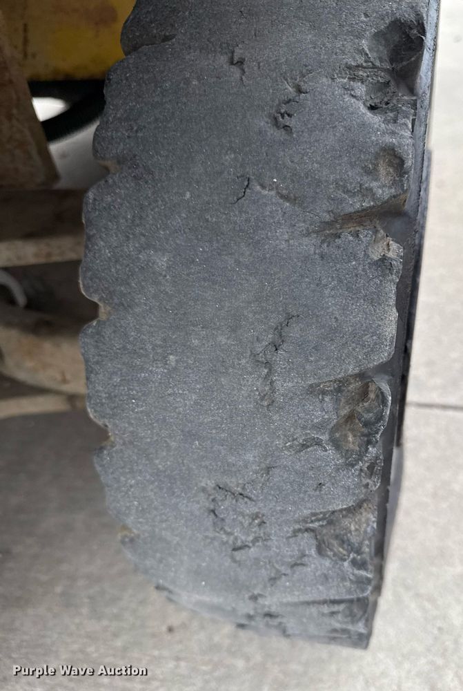 image for item DS4255 Yale forklift