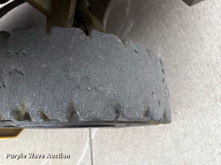 image for item DS4255 Yale forklift