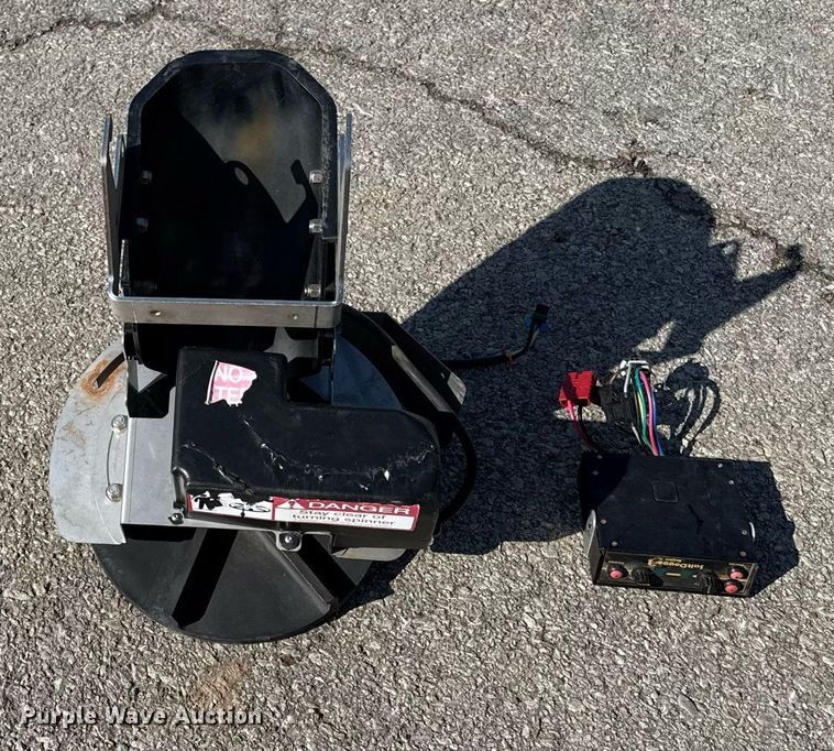 image for item DS4259 SaltDogg SHPE2000 spreader