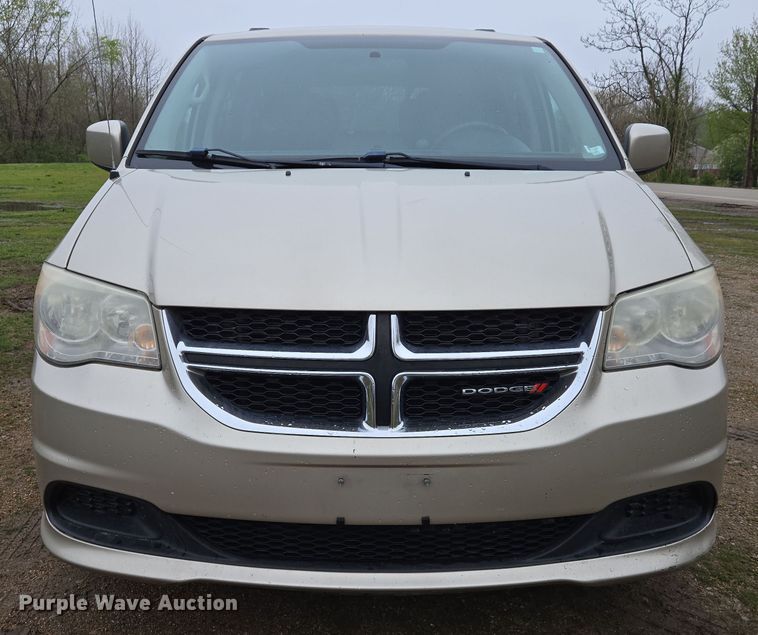 image for item DS5373 2013 Dodge Grand Caravan van