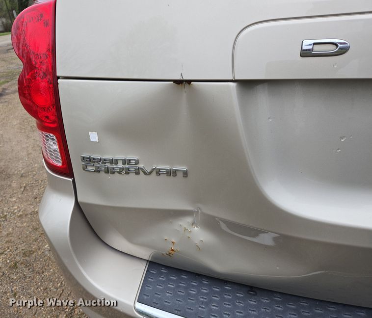 image for item DS5373 2013 Dodge Grand Caravan van