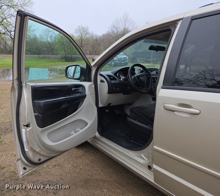 image for item DS5373 2013 Dodge Grand Caravan van
