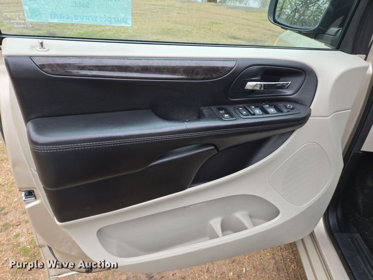 image for item DS5373 2013 Dodge Grand Caravan van