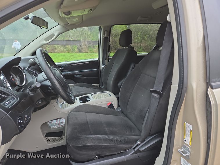 image for item DS5373 2013 Dodge Grand Caravan van