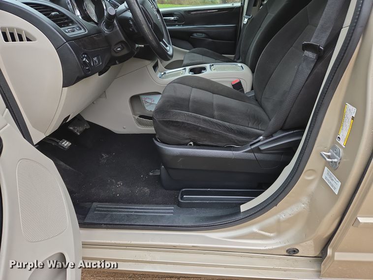 image for item DS5373 2013 Dodge Grand Caravan van