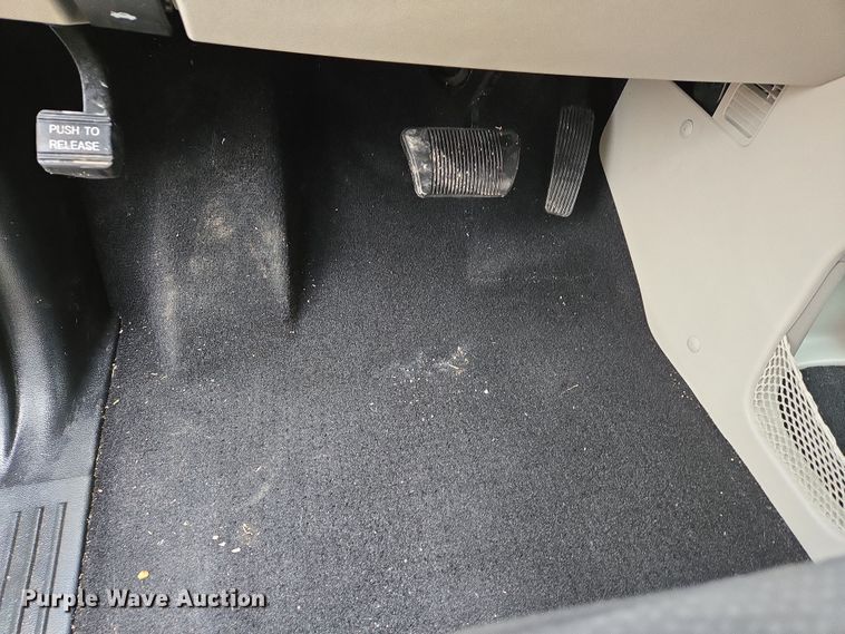 image for item DS5373 2013 Dodge Grand Caravan van