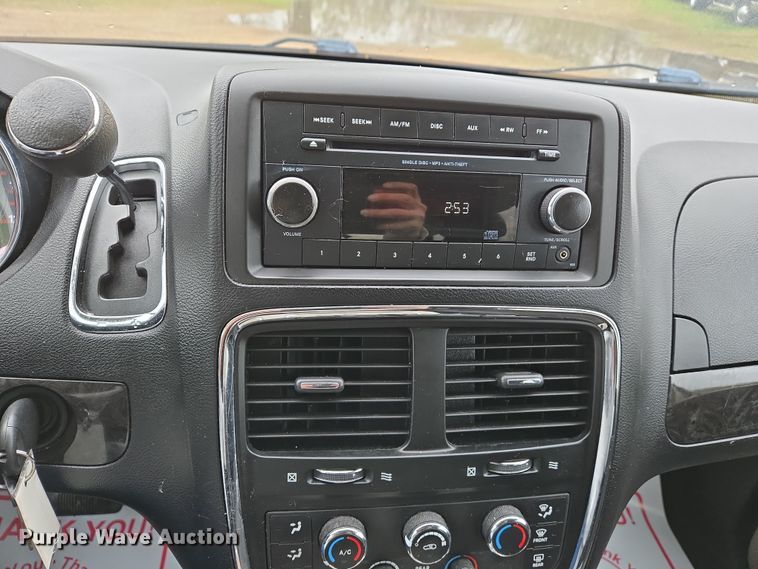 image for item DS5373 2013 Dodge Grand Caravan van