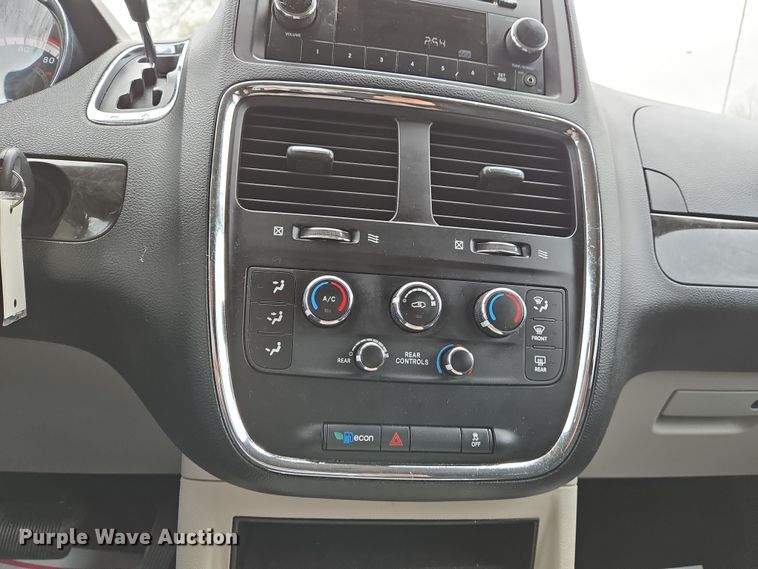 image for item DS5373 2013 Dodge Grand Caravan van