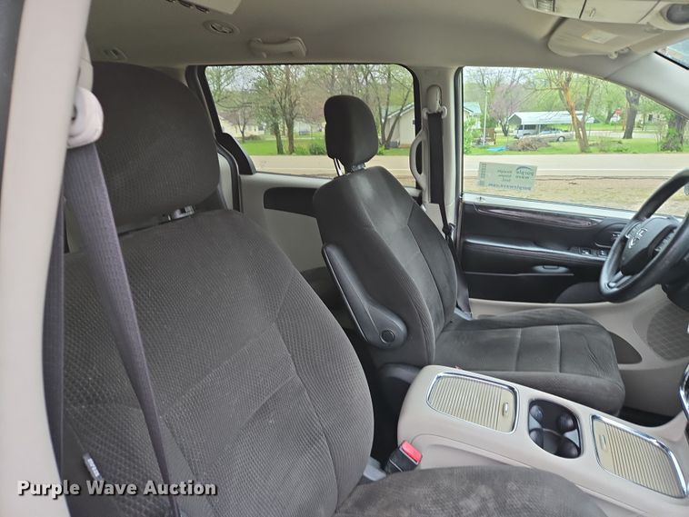 image for item DS5373 2013 Dodge Grand Caravan van