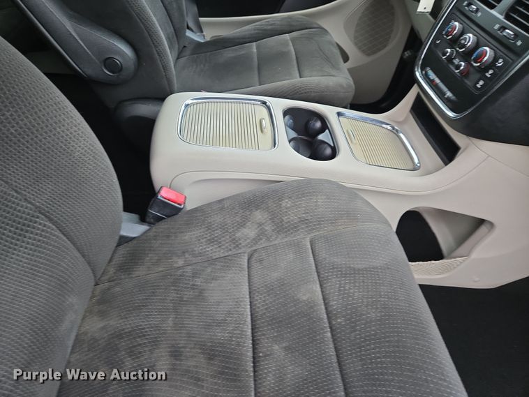 image for item DS5373 2013 Dodge Grand Caravan van