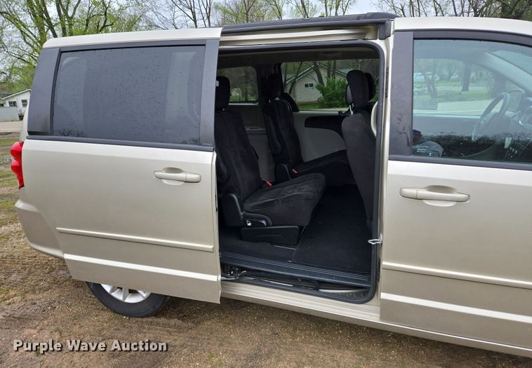 image for item DS5373 2013 Dodge Grand Caravan van