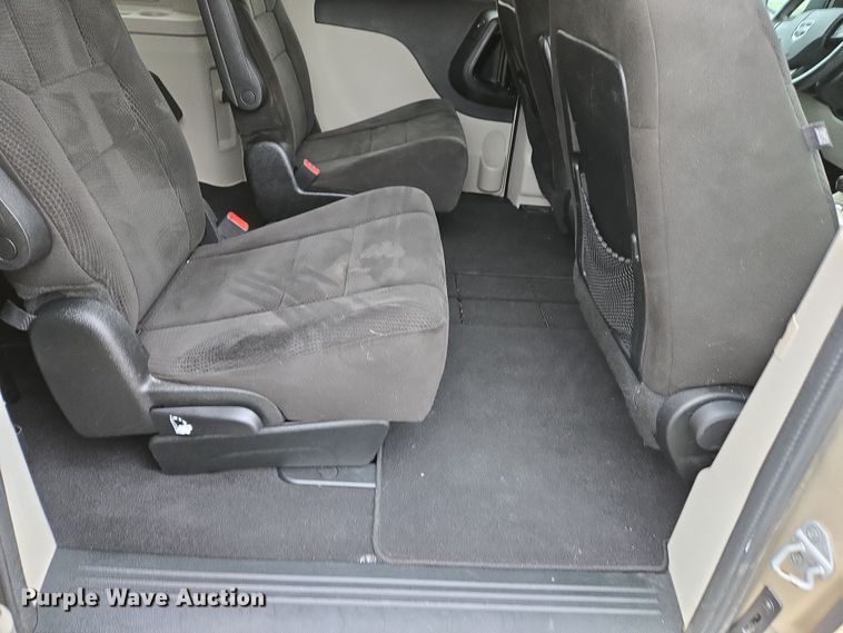 image for item DS5373 2013 Dodge Grand Caravan van