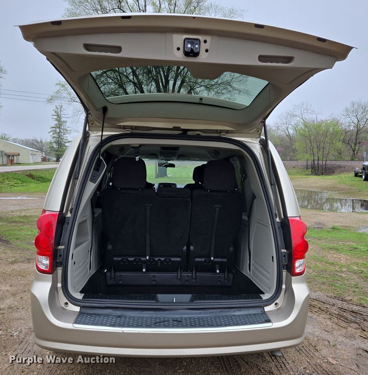 image for item DS5373 2013 Dodge Grand Caravan van