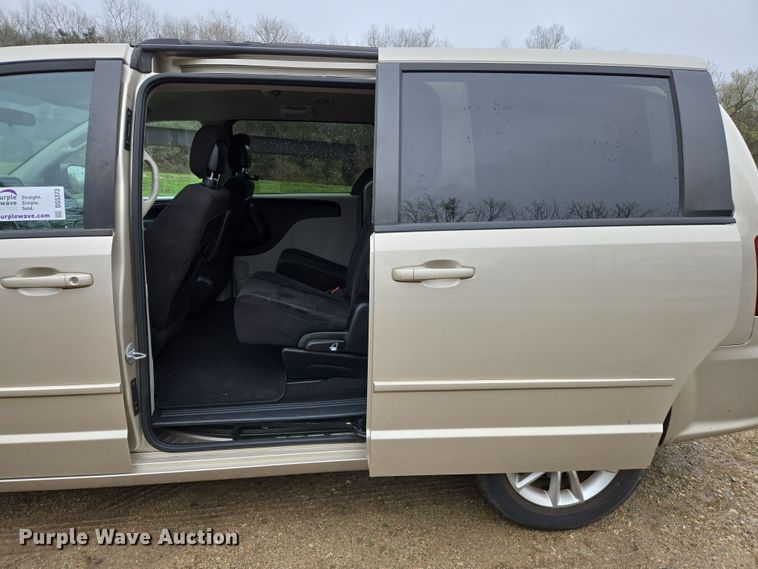 image for item DS5373 2013 Dodge Grand Caravan van