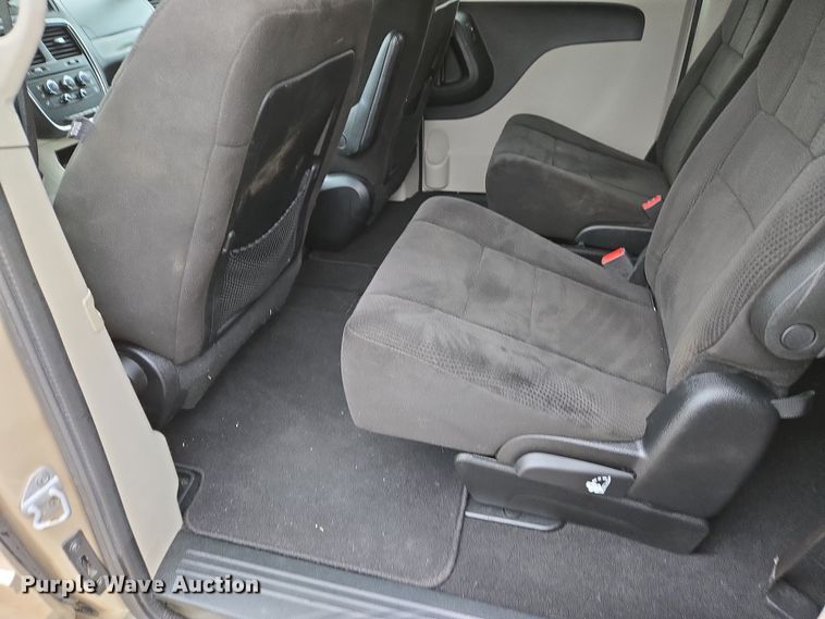 image for item DS5373 2013 Dodge Grand Caravan van