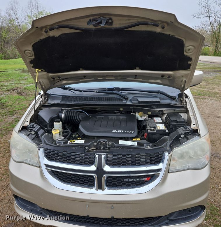 image for item DS5373 2013 Dodge Grand Caravan van