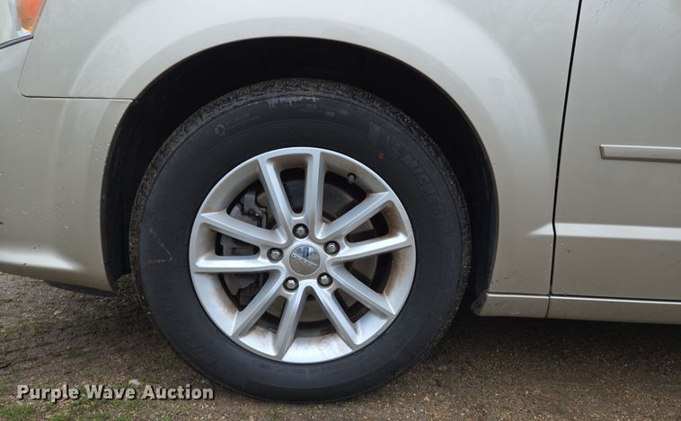 image for item DS5373 2013 Dodge Grand Caravan van