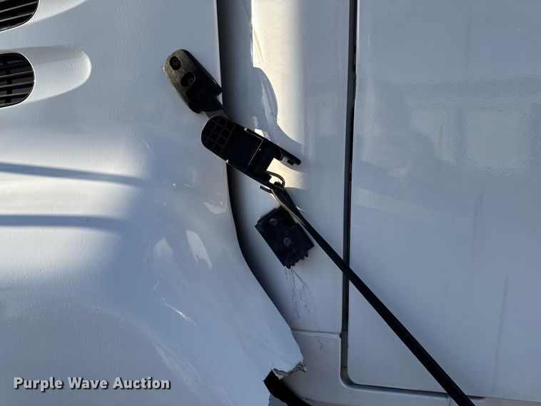 image for item DT0543 2005 Mack CXN613 truck cab and chassis