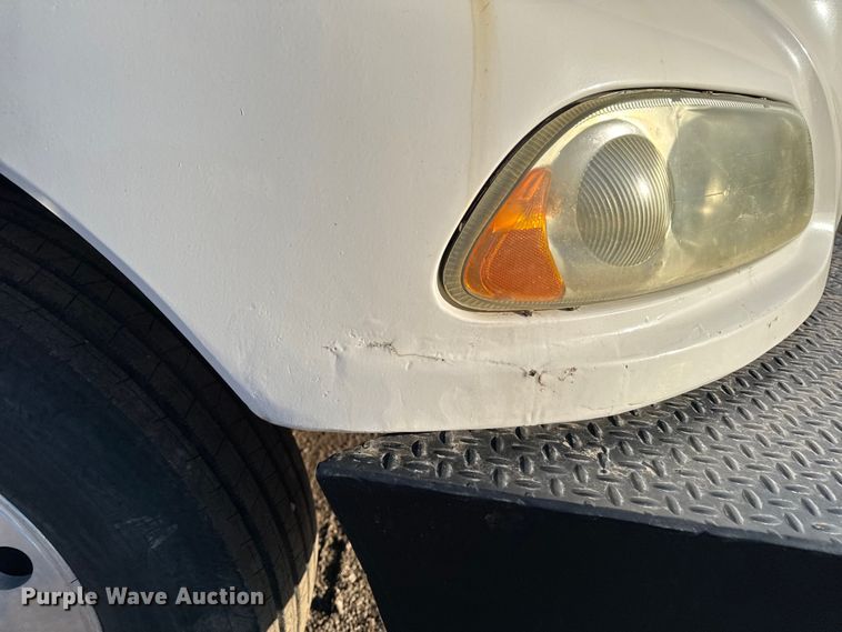 image for item DT0543 2005 Mack CXN613 truck cab and chassis