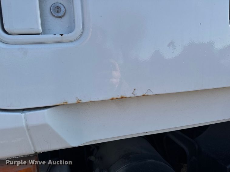 image for item DT0543 2005 Mack CXN613 truck cab and chassis