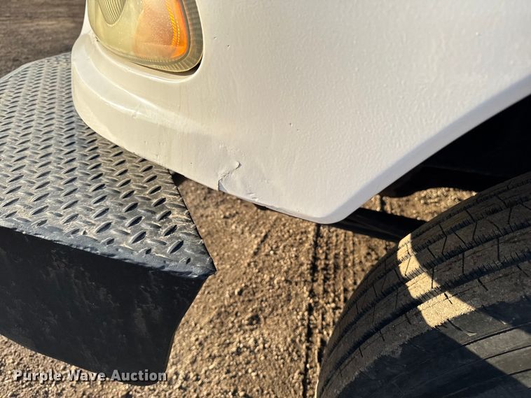 image for item DT0543 2005 Mack CXN613 truck cab and chassis