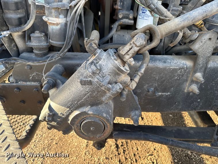 image for item DT0543 2005 Mack CXN613 truck cab and chassis