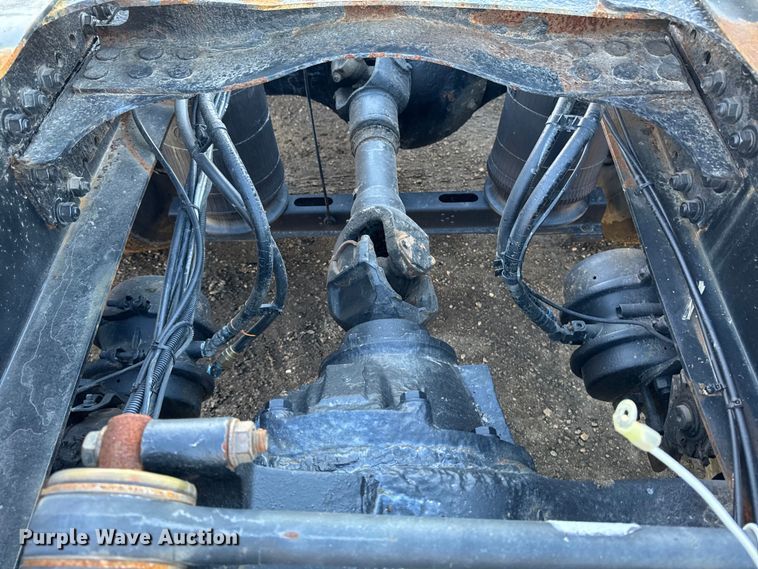 image for item DT0543 2005 Mack CXN613 truck cab and chassis