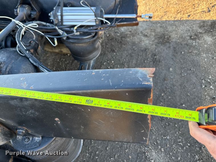 image for item DT0543 2005 Mack CXN613 truck cab and chassis