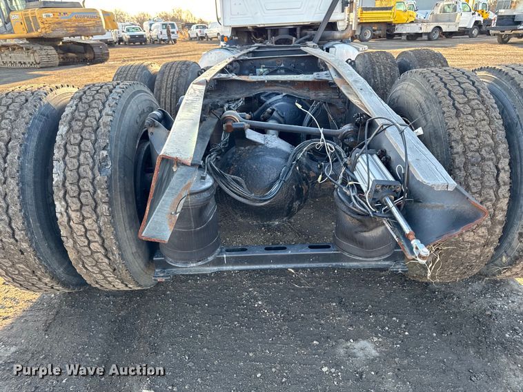 image for item DT0543 2005 Mack CXN613 truck cab and chassis