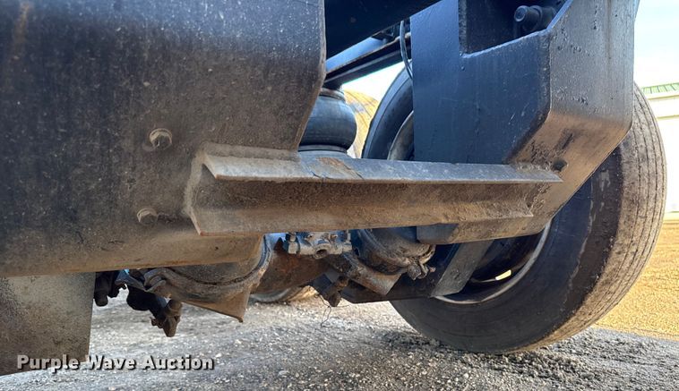 image for item DT0543 2005 Mack CXN613 truck cab and chassis