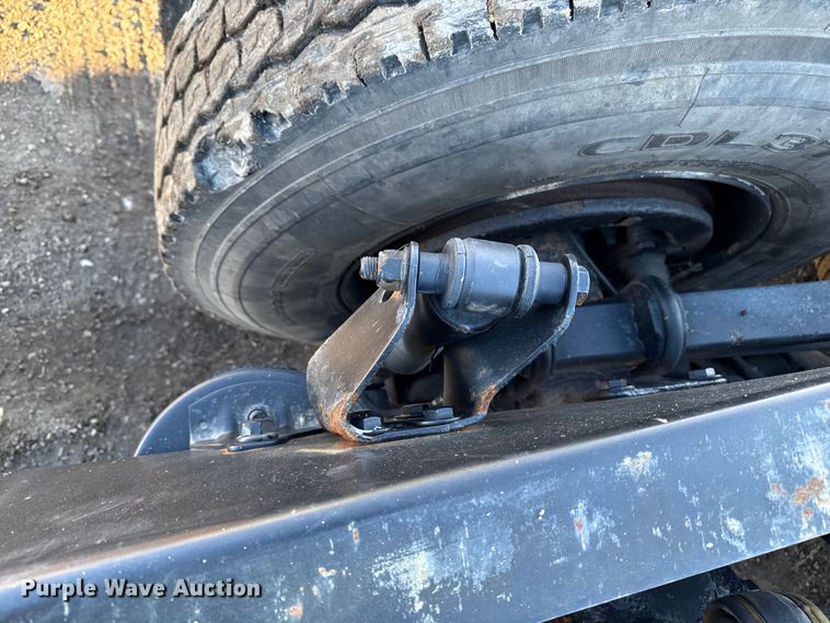 image for item DT0543 2005 Mack CXN613 truck cab and chassis