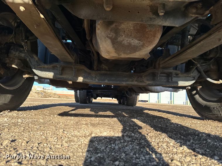 image for item DT0543 2005 Mack CXN613 truck cab and chassis