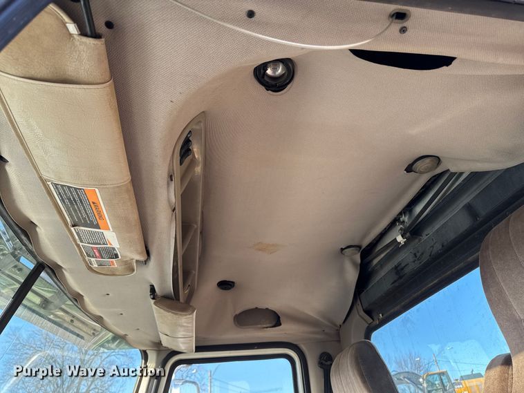 image for item DT0543 2005 Mack CXN613 truck cab and chassis