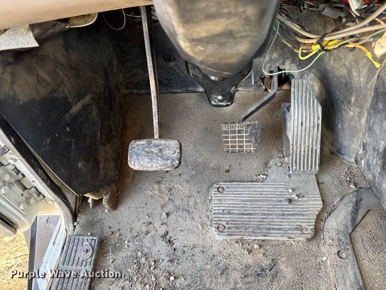 image for item DT0543 2005 Mack CXN613 truck cab and chassis