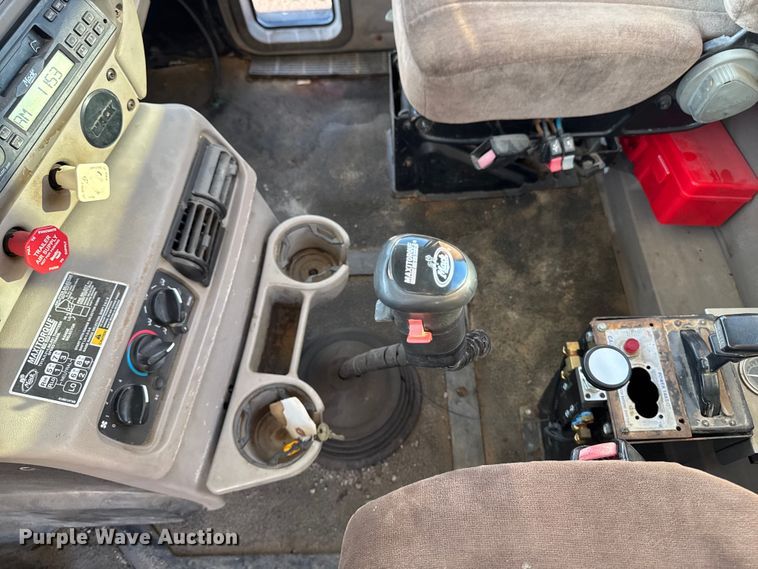 image for item DT0543 2005 Mack CXN613 truck cab and chassis