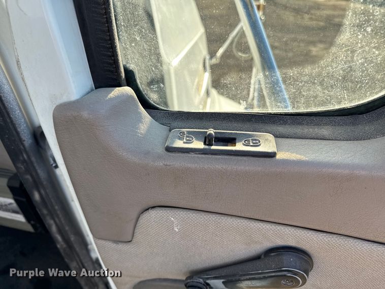 image for item DT0543 2005 Mack CXN613 truck cab and chassis