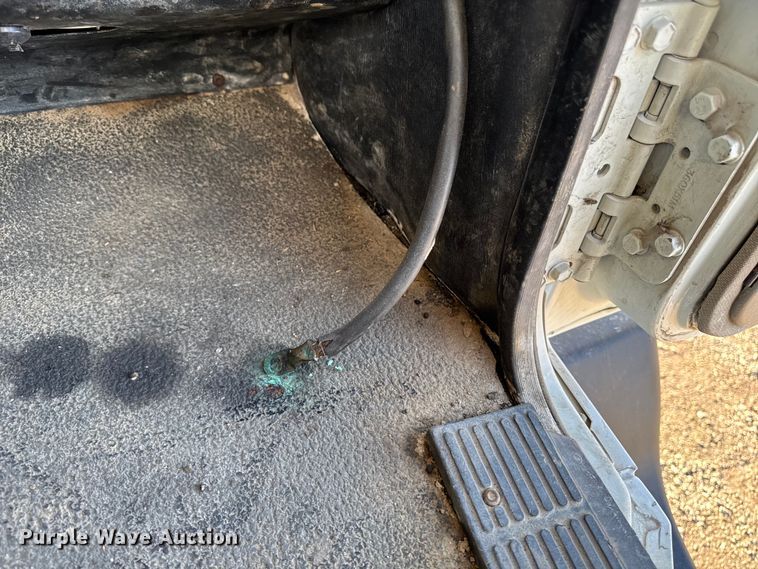 image for item DT0543 2005 Mack CXN613 truck cab and chassis