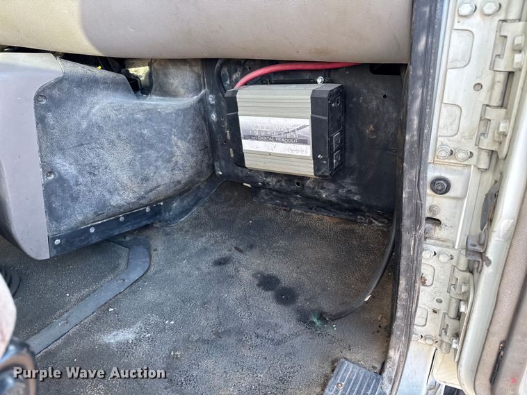 image for item DT0543 2005 Mack CXN613 truck cab and chassis