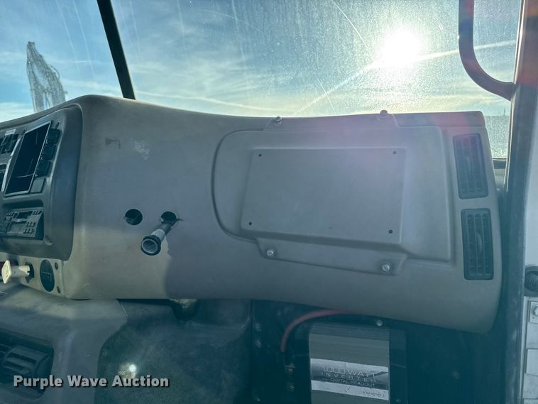 image for item DT0543 2005 Mack CXN613 truck cab and chassis