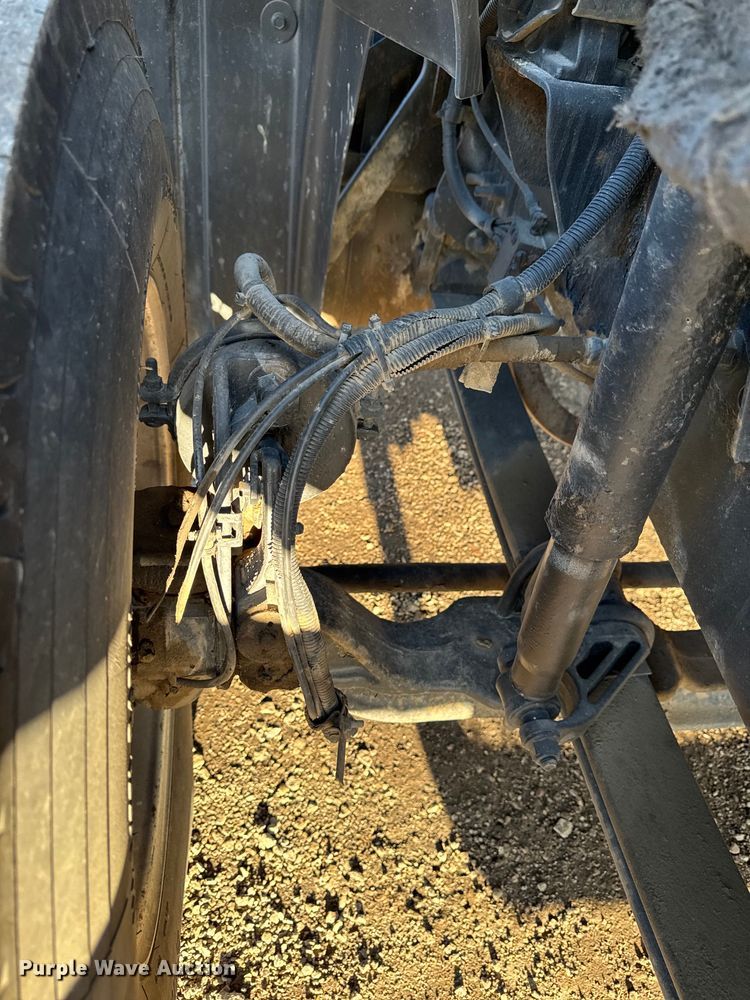 image for item DT0543 2005 Mack CXN613 truck cab and chassis