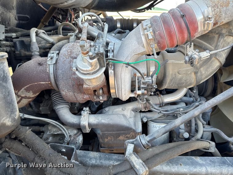 image for item DT0543 2005 Mack CXN613 truck cab and chassis