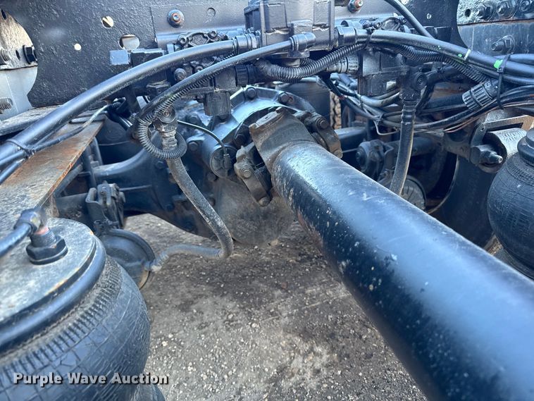 image for item DT0543 2005 Mack CXN613 truck cab and chassis