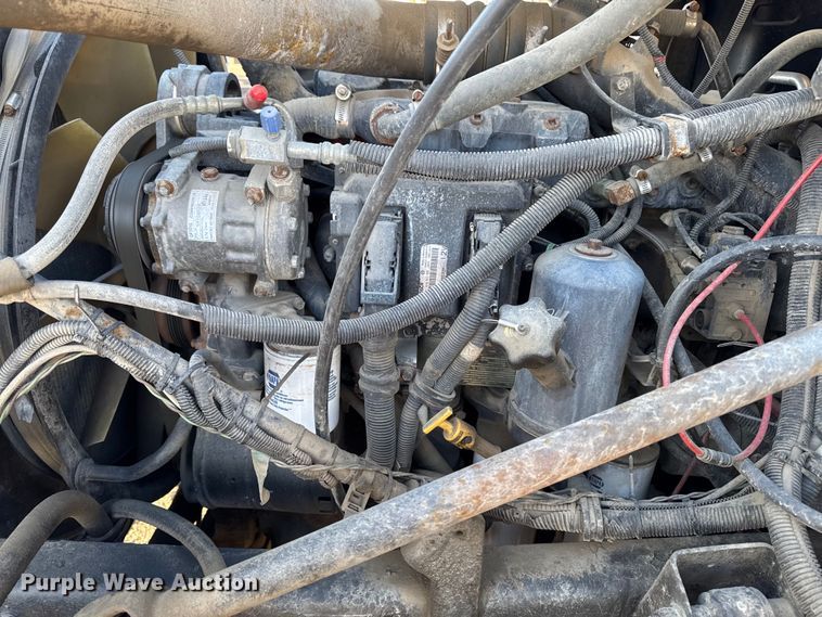 image for item DT0543 2005 Mack CXN613 truck cab and chassis